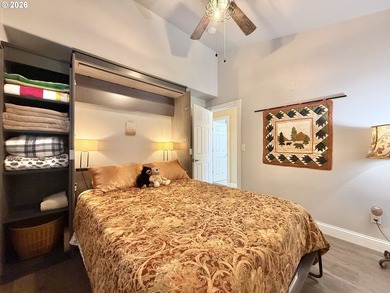 Discover comfort and the convenience of single level living with on Orchard Hills Country Club in Washington - for sale on GolfHomes.com, golf home, golf lot