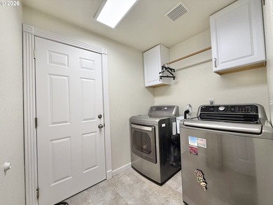 Discover comfort and the convenience of single level living with on Orchard Hills Country Club in Washington - for sale on GolfHomes.com, golf home, golf lot