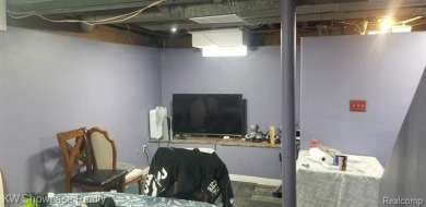 Great Starter Home or Attention Investors, Immediate Potential on The Links At Crystal Lake in Michigan - for sale on GolfHomes.com, golf home, golf lot