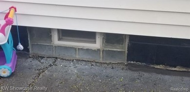 Great Starter Home or Attention Investors, Immediate Potential on The Links At Crystal Lake in Michigan - for sale on GolfHomes.com, golf home, golf lot