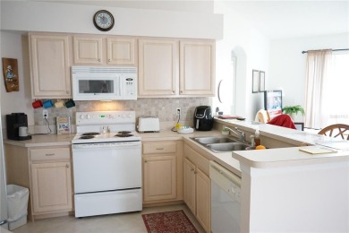 Original snow bird owners in this 2001 attached condo located in on Scepter Golf Club in Florida - for sale on GolfHomes.com, golf home, golf lot