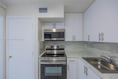 Beautiful 2-bedroom, 2-bath residence on the 8th floor with on Inverrary Country Club in Florida - for sale on GolfHomes.com, golf home, golf lot