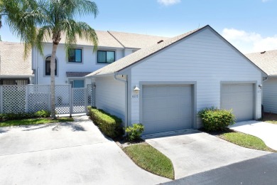 This striking two-bedroom, two-bath plus den Mid-Century design on Heritage Ridge Golf Club in Florida - for sale on GolfHomes.com, golf home, golf lot