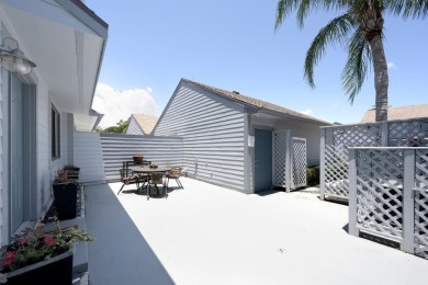 This striking two-bedroom, two-bath plus den Mid-Century design on Heritage Ridge Golf Club in Florida - for sale on GolfHomes.com, golf home, golf lot