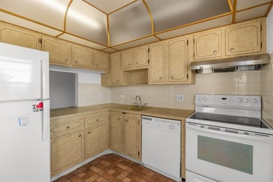 HANDYMAN SPECIAL!!! Golf and water view unit** Association on Oriole Golf and Tennis Club in Florida - for sale on GolfHomes.com, golf home, golf lot