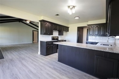 Golf Lover's Dream!
This 3-bedroom, 2-bath home with a 2-car on  in Oklahoma - for sale on GolfHomes.com, golf home, golf lot