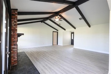 Golf Lover's Dream!
This 3-bedroom, 2-bath home with a 2-car on  in Oklahoma - for sale on GolfHomes.com, golf home, golf lot
