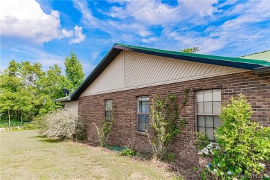 Discover the spacious living and classic charm you've been on Williston Highlands Golf and Country Club in Florida - for sale on GolfHomes.com, golf home, golf lot