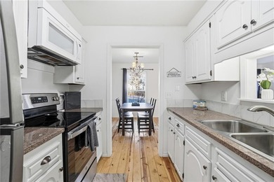 Experience the perfect blend of comfort and convenience in the on Bella Vista Country Club and Golf Course in Arkansas - for sale on GolfHomes.com, golf home, golf lot