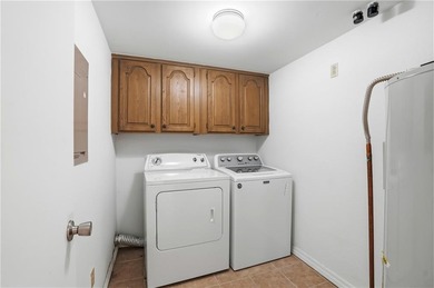 Experience the perfect blend of comfort and convenience in the on Bella Vista Country Club and Golf Course in Arkansas - for sale on GolfHomes.com, golf home, golf lot