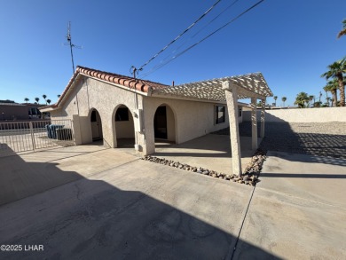 Close to the golf course. This charming home with plenty of on London Bridge Golf Course in Arizona - for sale on GolfHomes.com, golf home, golf lot