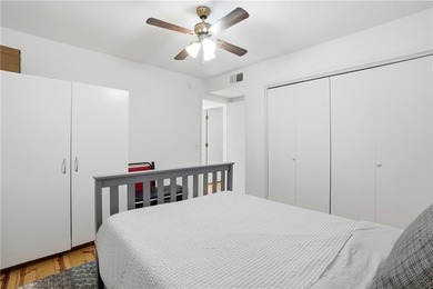 Experience the perfect blend of comfort & convenience in the on Bella Vista Country Club and Golf Course in Arkansas - for sale on GolfHomes.com, golf home, golf lot