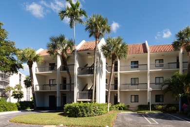 Beautifully updated top floor 2 bedrooms 2 baths unit with on The President Country Club in Florida - for sale on GolfHomes.com, golf home, golf lot