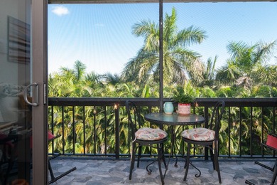 Beautifully updated top floor 2 bedrooms 2 baths unit with on The President Country Club in Florida - for sale on GolfHomes.com, golf home, golf lot