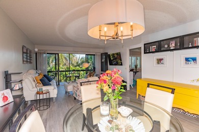 Beautifully updated top floor 2 bedrooms 2 baths unit with on The President Country Club in Florida - for sale on GolfHomes.com, golf home, golf lot