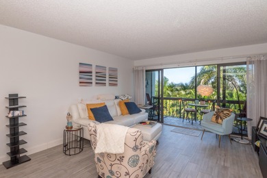 Beautifully updated top floor 2 bedrooms 2 baths unit with on The President Country Club in Florida - for sale on GolfHomes.com, golf home, golf lot