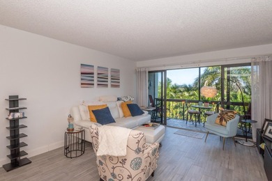 Beautifully updated top floor 2 bedrooms 2 baths unit with on The President Country Club in Florida - for sale on GolfHomes.com, golf home, golf lot