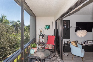 Beautifully updated top floor 2 bedrooms 2 baths unit with on The President Country Club in Florida - for sale on GolfHomes.com, golf home, golf lot