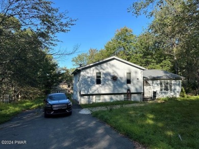 Move In Ready, like New, Fully Furnished 4 BR 2 Bath home.  A on Pocono Farms Country Club in Pennsylvania - for sale on GolfHomes.com, golf home, golf lot