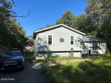 Move In Ready, like New, Fully Furnished 4 BR 2 Bath home.  A on Pocono Farms Country Club in Pennsylvania - for sale on GolfHomes.com, golf home, golf lot