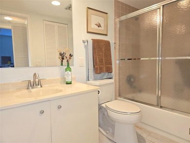 2/2  LUXURY MODEL IN PRESTIGIOUS ARUBA VILLAGE! BLDG HAS NO on Wynmoor Golf Course in Florida - for sale on GolfHomes.com, golf home, golf lot