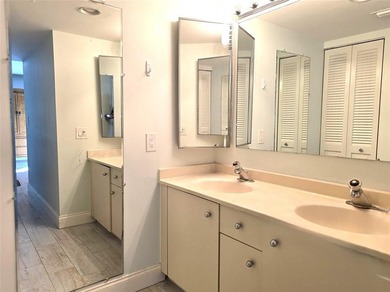 2/2  LUXURY MODEL IN PRESTIGIOUS ARUBA VILLAGE! BLDG HAS NO on Wynmoor Golf Course in Florida - for sale on GolfHomes.com, golf home, golf lot