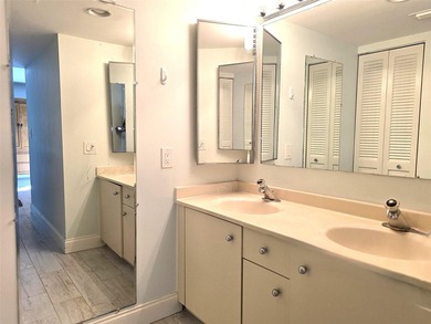 2/2 LUXURY MODEL IN PRESTIGIOUS ARUBA VILLAGE! BLDG HAS NO on Wynmoor Golf Course in Florida - for sale on GolfHomes.com, golf home, golf lot