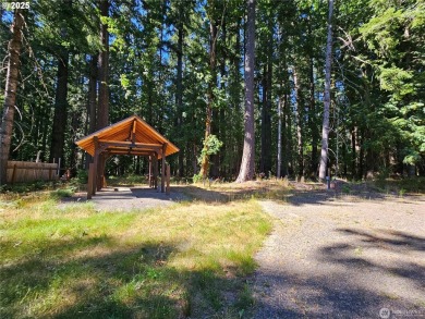 Discover an outdoor enthusiasts paradise at 106 Maple Court! on High Valley Country Club in Washington - for sale on GolfHomes.com, golf home, golf lot