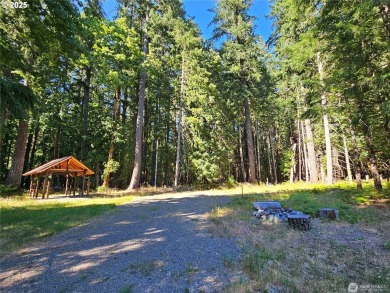 Discover an outdoor enthusiasts paradise at 106 Maple Court! on High Valley Country Club in Washington - for sale on GolfHomes.com, golf home, golf lot