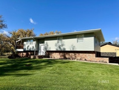 This charming raised ranch home sits on a quiet cul-de-sac that on Miles City Town and Country Club in Montana - for sale on GolfHomes.com, golf home, golf lot