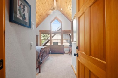 Charming chalet located on the 14th fairway in one of Central on Eagle Crest Golf Resort - Ridge Course in Oregon - for sale on GolfHomes.com, golf home, golf lot