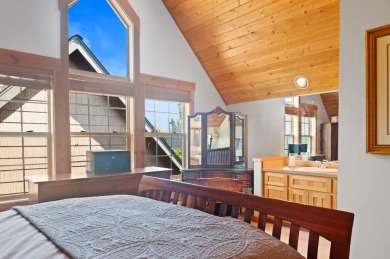 Charming chalet located on the 14th fairway in one of Central on Eagle Crest Golf Resort - Ridge Course in Oregon - for sale on GolfHomes.com, golf home, golf lot