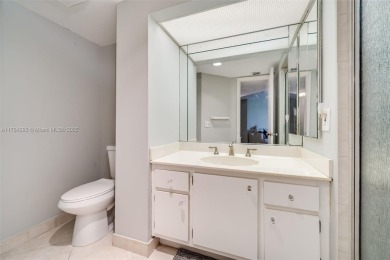 NEW ROOF! WASHER/DRYER in Unit! COMPLETELY FURNISHED 1 Bedroom on Inverrary Country Club in Florida - for sale on GolfHomes.com, golf home, golf lot