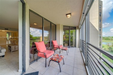 NEW ROOF! WASHER/DRYER in Unit! COMPLETELY FURNISHED 1 Bedroom on Inverrary Country Club in Florida - for sale on GolfHomes.com, golf home, golf lot