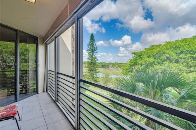 NEW ROOF! WASHER/DRYER in Unit! COMPLETELY FURNISHED 1 Bedroom on Inverrary Country Club in Florida - for sale on GolfHomes.com, golf home, golf lot