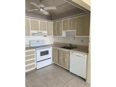 This corner unit in Kings Point, Delray Beach, offers a bright on Kings Point Golf -Flanders Way in Florida - for sale on GolfHomes.com, golf home, golf lot