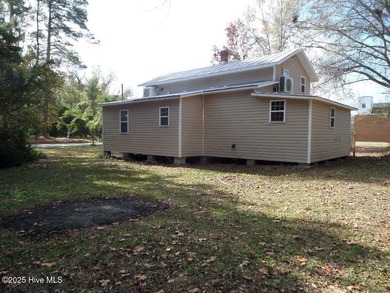 Charming Starter Home or Cozy Getaway! Welcome to this on Minnesott Golf and Country Club in North Carolina - for sale on GolfHomes.com, golf home, golf lot