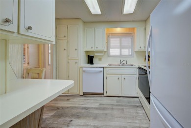 REDUCED!! MAINTENANCE-FREE AND MOVE-IN READY! Welcome to VENICE on Pelican Pointe Golf and Country Club in Florida - for sale on GolfHomes.com, golf home, golf lot