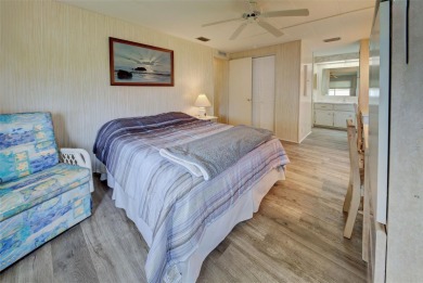 REDUCED!! MAINTENANCE-FREE AND MOVE-IN READY! Welcome to VENICE on Pelican Pointe Golf and Country Club in Florida - for sale on GolfHomes.com, golf home, golf lot