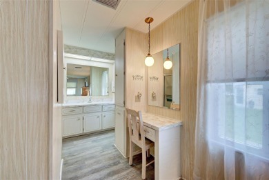 REDUCED!! MAINTENANCE-FREE AND MOVE-IN READY! Welcome to VENICE on Pelican Pointe Golf and Country Club in Florida - for sale on GolfHomes.com, golf home, golf lot