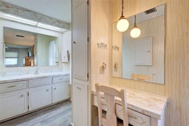 REDUCED!! MAINTENANCE-FREE AND MOVE-IN READY! Welcome to VENICE on Pelican Pointe Golf and Country Club in Florida - for sale on GolfHomes.com, golf home, golf lot