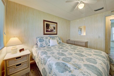 REDUCED!! MAINTENANCE-FREE AND MOVE-IN READY! Welcome to VENICE on Pelican Pointe Golf and Country Club in Florida - for sale on GolfHomes.com, golf home, golf lot