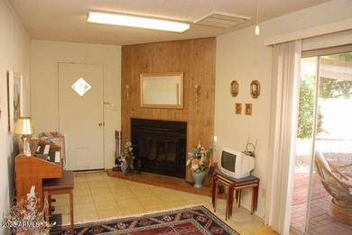 2/2 plus Den Split floor plan 1861 Sq Ft. with inviting on Sun Lakes Country Club in Arizona - for sale on GolfHomes.com, golf home, golf lot