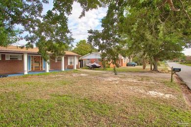 Enjoy the Florida living lifestyle in this 4 bed, 2 and a half on Tiger Point Golf and Country Club in Florida - for sale on GolfHomes.com, golf home, golf lot