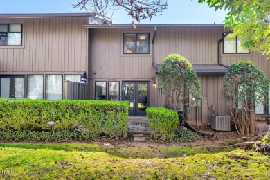 906 Oak Tree is a charming, fully renovated condo in a on Chapel Hill Country Club in North Carolina - for sale on GolfHomes.com, golf home, golf lot