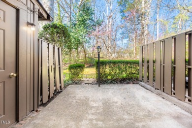 906 Oak Tree is a charming, fully renovated condo in a on Chapel Hill Country Club in North Carolina - for sale on GolfHomes.com, golf home, golf lot