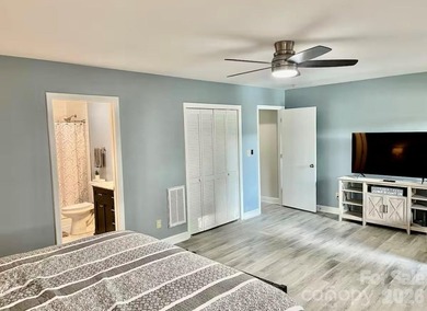 GREAT RENTAL HISTORY on this recently renovated townhome with a on Rumbling Bald Resort on Lake Lure in North Carolina - for sale on GolfHomes.com, golf home, golf lot