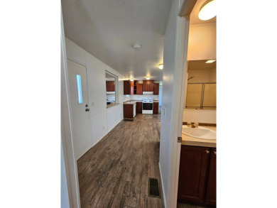 NO DAMAGES FROM HURRICANES! MOVE IN READY CONDITION! Freshly on Sabal Springs Golf and Racquet Club in Florida - for sale on GolfHomes.com, golf home, golf lot