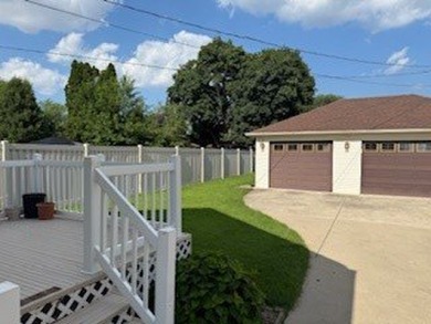 Welcome home to this super charming 3 bedroom, 2 bath home on Stony Creek Golf Course in Illinois - for sale on GolfHomes.com, golf home, golf lot