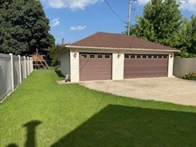 Welcome home to this super charming 3 bedroom, 2 bath home on Stony Creek Golf Course in Illinois - for sale on GolfHomes.com, golf home, golf lot